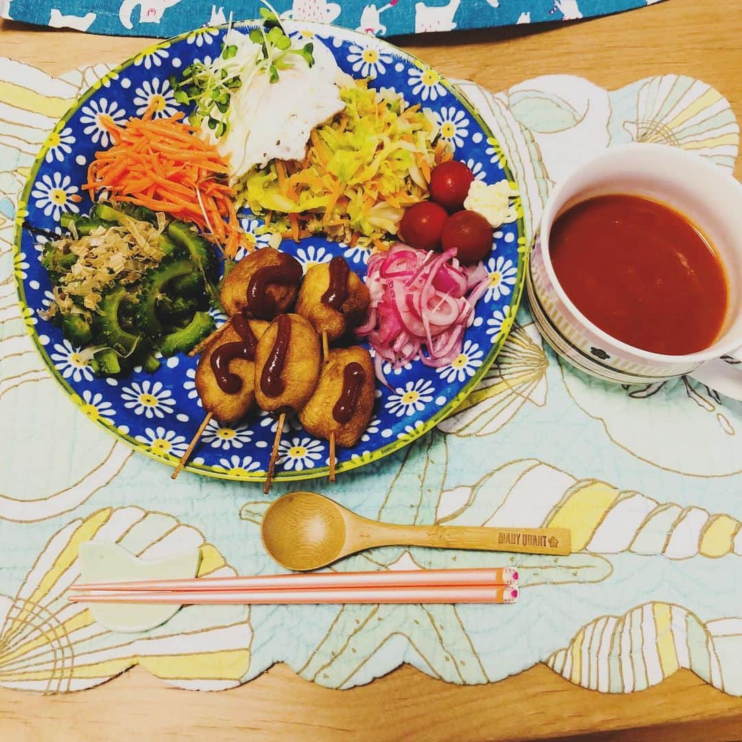 田野辺実鈴さんのインスタグラム写真 - (田野辺実鈴Instagram)「今日のワンプレートランチ😗 アメリカンドッグ作りすぎたので しばらく白米代わり❣️ ゴーヤの塩昆布和えと、ツナキャベツ炒め🍳加えたけど、ワンパターン化してきました(*´-`) もっと頑張りましょう(๑･̑◡･̑๑) #おうちカフェ #ワンプレートランチ #ひとりごはん  #おうちごはん #カフェ風ランチ #フリーアナウンサー」6月19日 15時39分 - misuzu_tanobe