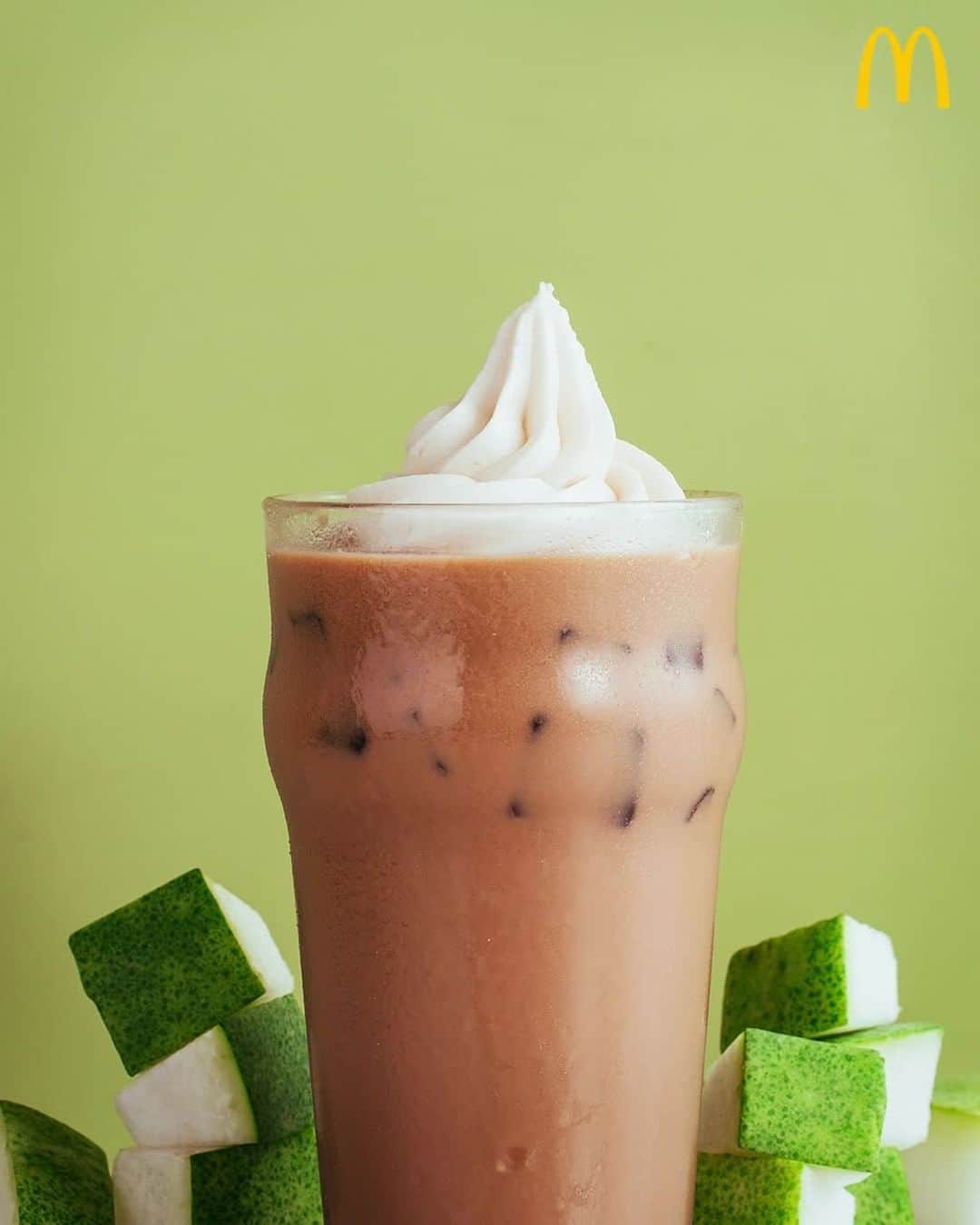 McDonald's Philippinesのインスタグラム：「Such a beau-tea! It’s your favorite drink with Sundae on top. Get the Wintermelon Milk Tea McFloat now via McDelivery for only Php 49. #TaraMilkTeaMcFloat.」