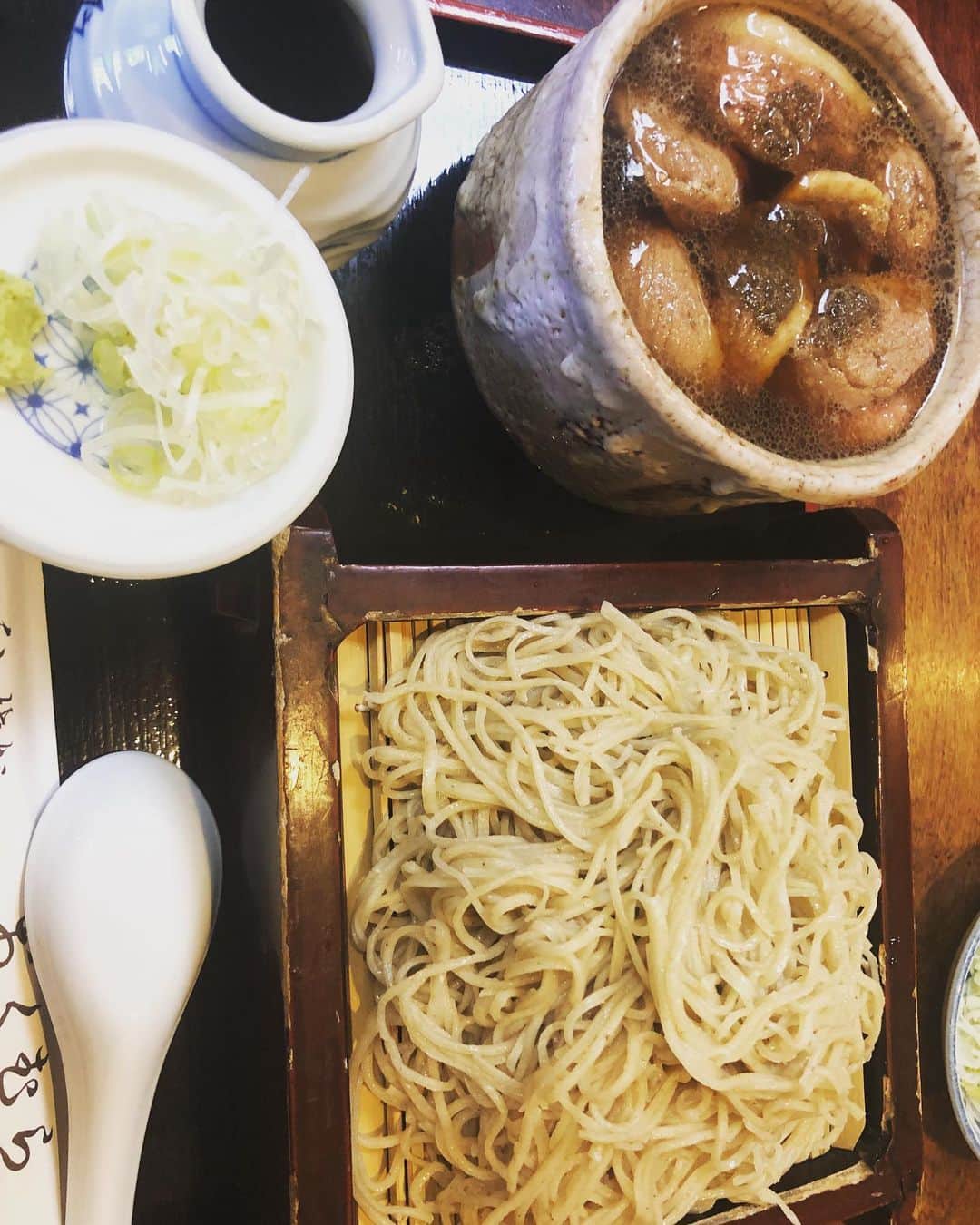 大根仁のインスタグラム：「今日の昼飯。NHK西口前の蕎麦屋おくむら名物の鴨汁とせいろ。」