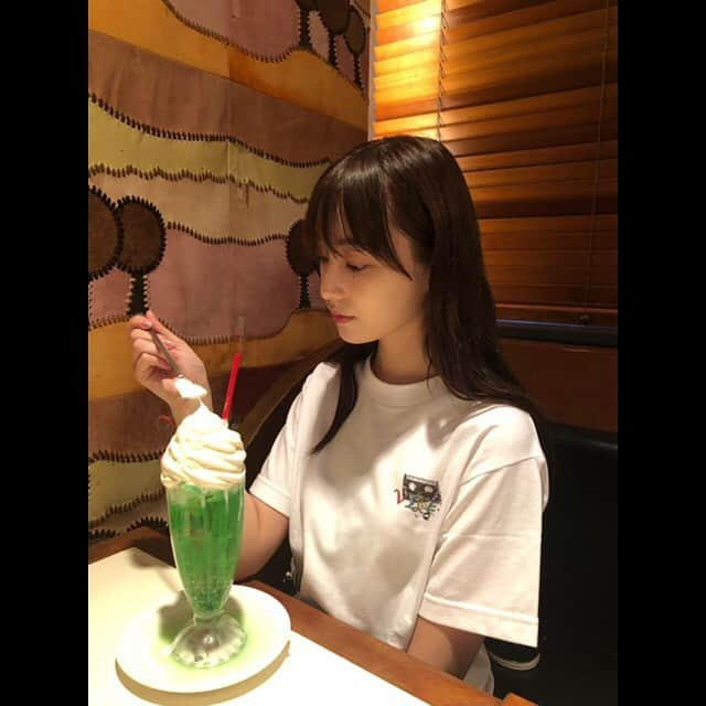 山田愛奈さんのインスタグラム写真 - (山田愛奈Instagram)「.  Twitterで好評だったシリーズ 新作の @lovevibes.fortune  Tシャツ着てます🤙🌺」6月19日 16時09分 - aina_yama