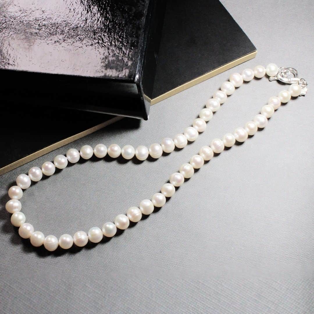 ダウアー&ホールさんのインスタグラム写真 - (ダウアー&ホールInstagram)「Add a touch of vintage chic with a classic string of pearls from our Summer Sale! . . #Sale #Discount #Deal #Pearls #Classic #Vintage #VintageStyle #Chic #MadeInLondon #WhitePearl #StringOfPearls #ClassicStyle #TimelessStyle #Jewellery #Jewelry #DowerAndHall」6月19日 16時10分 - dowerandhall