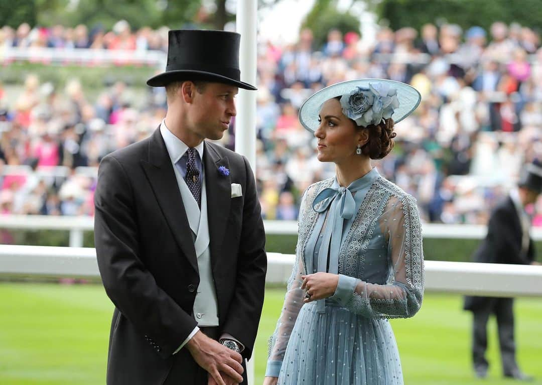 Vogue Australiaさんのインスタグラム写真 - (Vogue AustraliaInstagram)「On day one of #RoyalAscot this year the trending colour was blue, with #KateMiddleton leading the style brigade in a dazzling custom powder blue Elie Saab dress. Tap the link in bio to see her outfit from every angle. 📷 Getty Images」6月19日 16時30分 - vogueaustralia