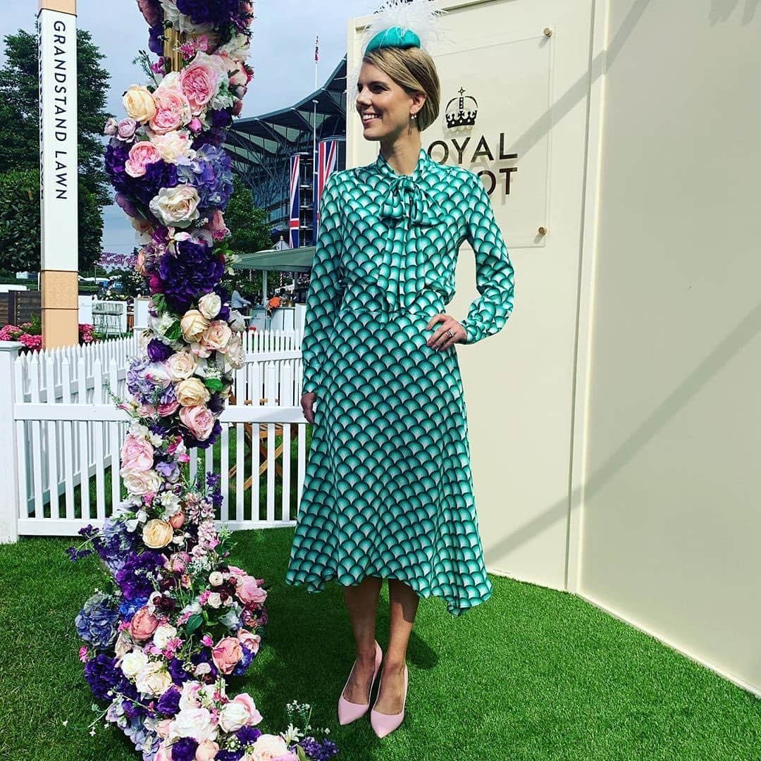 ルパートサンダーソンのインスタグラム：「#RSWomen | @ginniech00 is best dressed in classic Nada pumps at #RoyalAscot 🐎 | Also wearing @tabithawebbuk and @nicoladeselincourt | #BestDressed #WhatToWear #PinkShoes #MidHeels #RupertSanderson」
