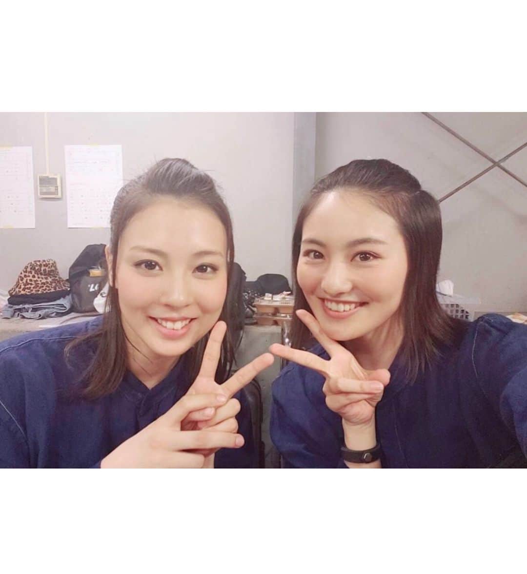 矢吹世奈のインスタグラム：「・ 同じ大蕤役の高山侑子さんと☺️✨ チームが違うのでなかなかお会いして お話しする機会がなかったのですが 舞台稽古でご一緒させて頂いたときに 写真撮ろうとお声かけしてくださいました💓 めっちゃ美人。笑 ただただ美人。笑 一緒にお写真撮っていただくの緊張した🤦‍♀️笑 公演も折り返しをむかえます。 今日も大蕤として舞台で生きづけるよう がんばります。 #暁の帝#大蕤#高山侑子 さん#ゆうこすさん#ダブルキャスト#矢吹世奈」