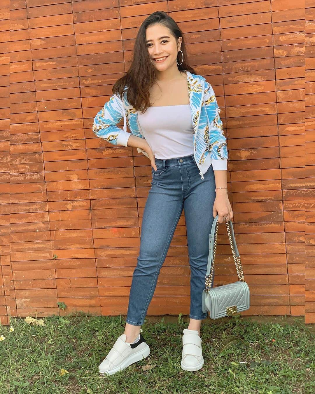 Prilly Latuconsinaさんのインスタグラム写真 - (Prilly LatuconsinaInstagram)「Another Ootd’s pics of me... (Jangan bosen) Have a good day y’all!」6月19日 17時04分 - prillylatuconsina96