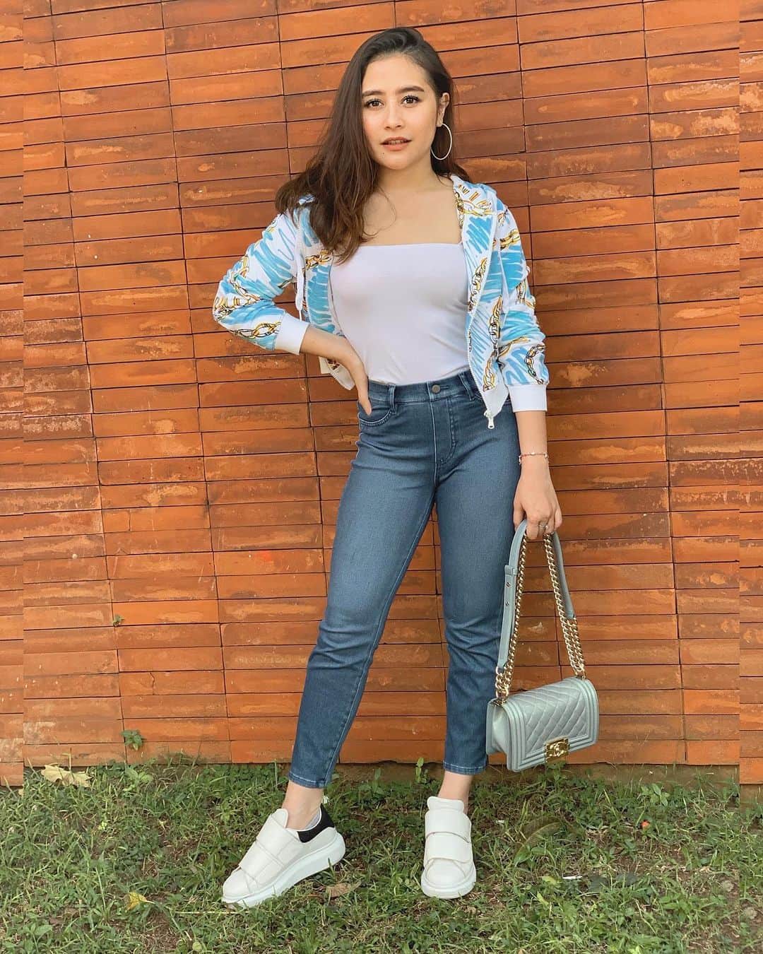 Prilly Latuconsinaさんのインスタグラム写真 - (Prilly LatuconsinaInstagram)「Another Ootd’s pics of me... (Jangan bosen) Have a good day y’all!」6月19日 17時04分 - prillylatuconsina96