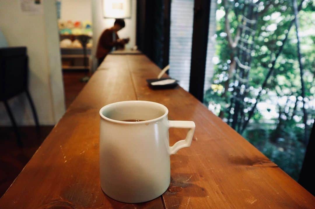 石井輝明さんのインスタグラム写真 - (石井輝明Instagram)「恵比寿。 今週の土曜日は漫才ツアーin名古屋。 ありがたいことにチケットは完売してますが、当日券が若干出るそうなのでよろしくお願いします。  #pencilandpaper #cafe #coffee #カフェ #東京カフェ #恵比寿カフェ #代官山カフェ #カフェ芸人 #名古屋に向けてまた新ネタつくってます #１つはとりあえずできた #まだ安田くんに見せてないけど #ツアーは場所によって少しずつ内容を変えています #全部に来る人のためとかではなく #自分のために #おんなじことずっとは出来ない #飽き性なの #旅猿は何回もおんなじの観てるけど #なんでこんな何回も観れるんや」6月19日 17時16分 - comandanteishii