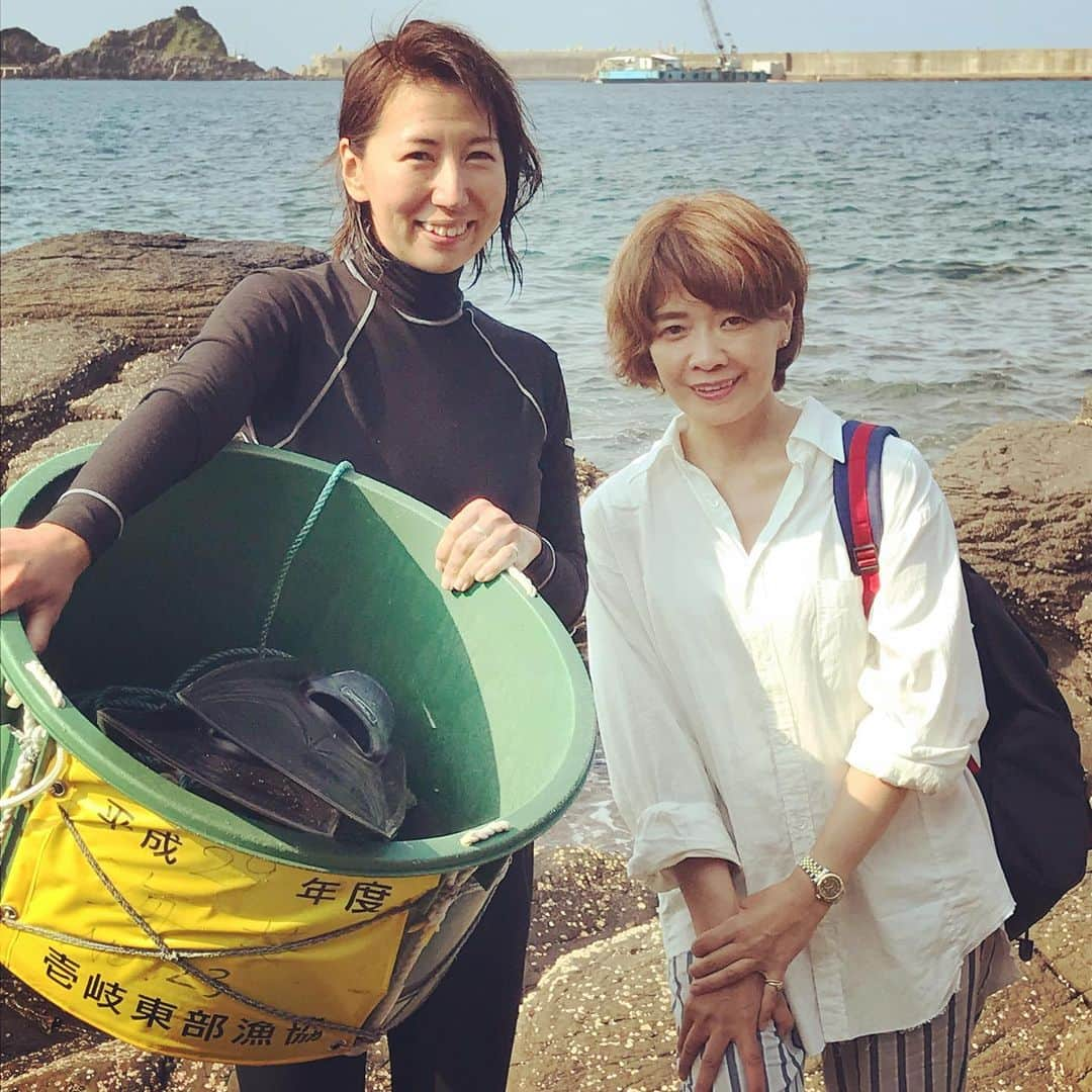 ヤマザキマリさんのインスタグラム写真 - (ヤマザキマリInstagram)「ずっと見てましたけど、海女の仕事半端ないです。 大川さんは東京でアパレル系のお仕事をやってから壱岐に来て海女になったそうですが、この仕事をするようになって生き方がシンプルになったとおっしゃってました 今回の島旅番組は前・後編とも8月に放送予定」6月19日 17時25分 - thermariyamazaki