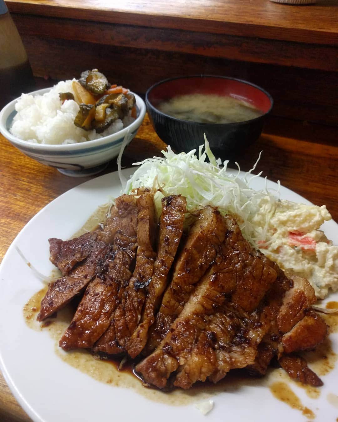 越中睦士のグルメインスタ