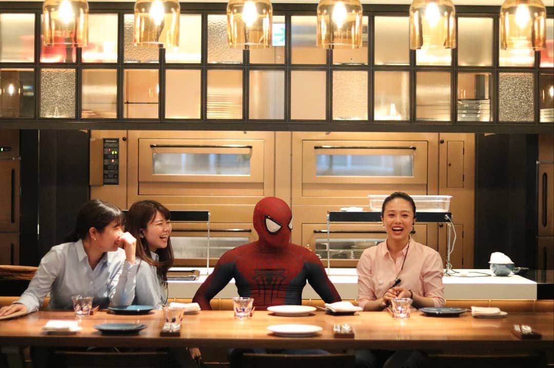 Japanese Spidermanのインスタグラム：「かっこいいのは、もちろんのこと、親しみやすいということもヒーローやっていく上では大事。  #週末ヒーロー  #スパイダーマン#マーベル#MARVEL#銀座#ヒーロー#ホテル#コスプレ#一眼レフ #spiderman#ginza#marvel #cosplay #ハイアットセントリック銀座 #hyattcentricginza」