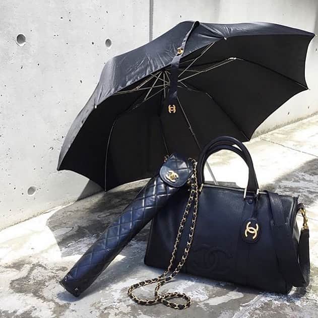 トライセクトさんのインスタグラム写真 - (トライセクトInstagram)「【VINTAGE CHANEL】 ヴィンテージシャネルの傘とバッグが入荷致しました。 珍しいお品物ですので、 是非店頭にてお試しください。 ・ プロフィールリンクよりブログをご覧ください。 ・ #decouverte #vintage #vintageshop #Chanel#vintagechanel #Chanelumbrella#chanelbag  #baycrews #follow #taxfree #デクーヴェルト#ヴィンテージ #ヴィンテージショップ #シャネル#ヴィンテージシャネル#シャネル傘#シャネルバッグ#ベイクルーズ #フォロー #我的最愛 #香奈儿#香奈儿chanel  #2019ss_baycrews ﻿﻿﻿﻿﻿﻿﻿﻿﻿﻿﻿﻿﻿﻿﻿﻿﻿﻿﻿﻿﻿﻿﻿﻿﻿﻿﻿﻿﻿﻿﻿﻿﻿﻿﻿#baycrews40周年」6月19日 17時46分 - baycrews