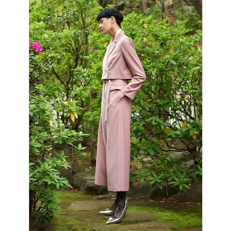 Ameri vintageさんのインスタグラム写真 - (Ameri vintageInstagram)「PRE ORDER of 2019 Autumn&Winter Collection . TAILORED ALL IN ONE. ¥23,100+tax. . There are many other pre-order items. Check the pages of Coming Soon on our online!! . ------------------------------------ ONLINE STORE. 06.20(thu.)12:00-06.24(mon.)13:00. . DAIKANYAMA STORE 06.20(thu.)-06.21(fri.). . SHINJUKU STORE 06.22(sat.)-06.24(mon.). . SHINSAIBASHI STORE 06.20(thu.)-06.24(mon.). ------------------------------------ . #ameri #amerivintage #2019aw #shopping #fashion #japan」6月19日 18時07分 - amerivintage