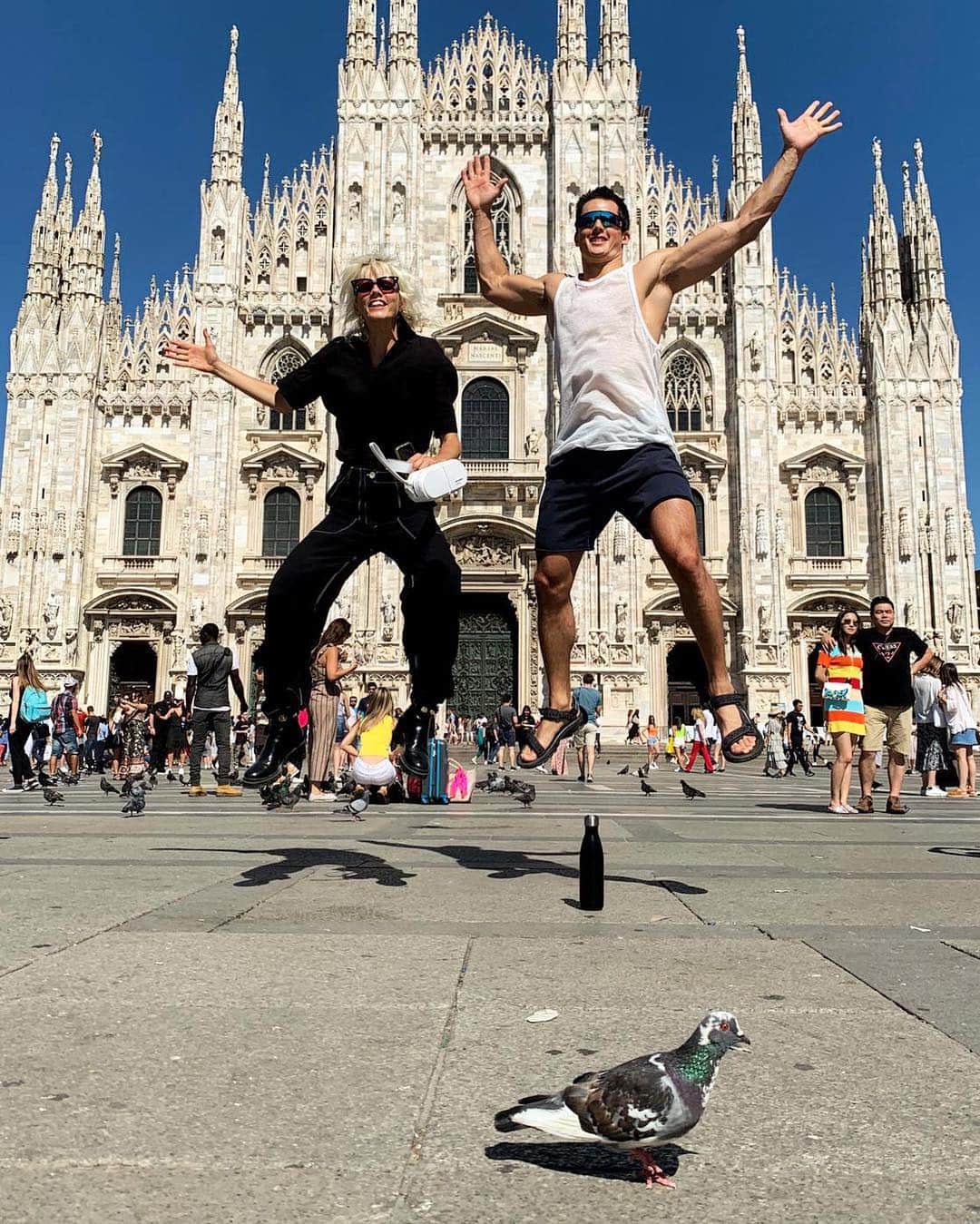 マリヤン・ジョンクマンのインスタグラム：「Trying to look like real tourists and I feel like we pretty much succeeded 🎀」