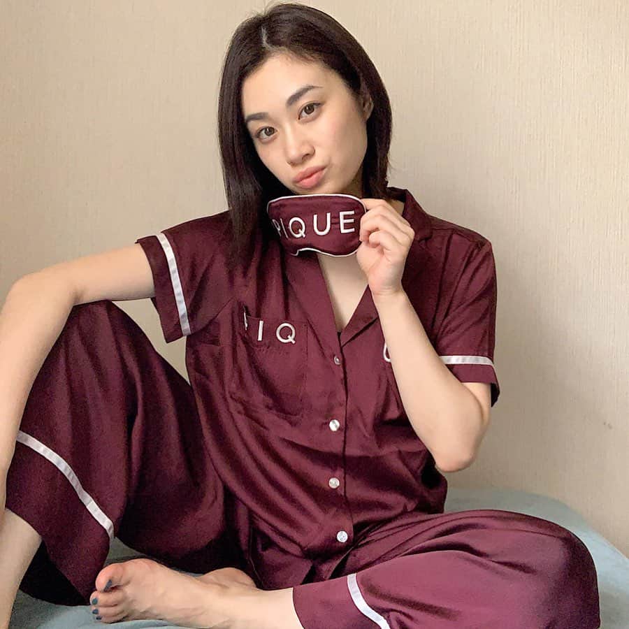 鈴木芳奈のインスタグラム：「#gelatopique #new #item  #ルームウェア #着てみた アイマスクも一緒に☺︎ 部屋着の肌触りで、居心地の良さって結構変わるんですよねっ 肌触り大切☆」