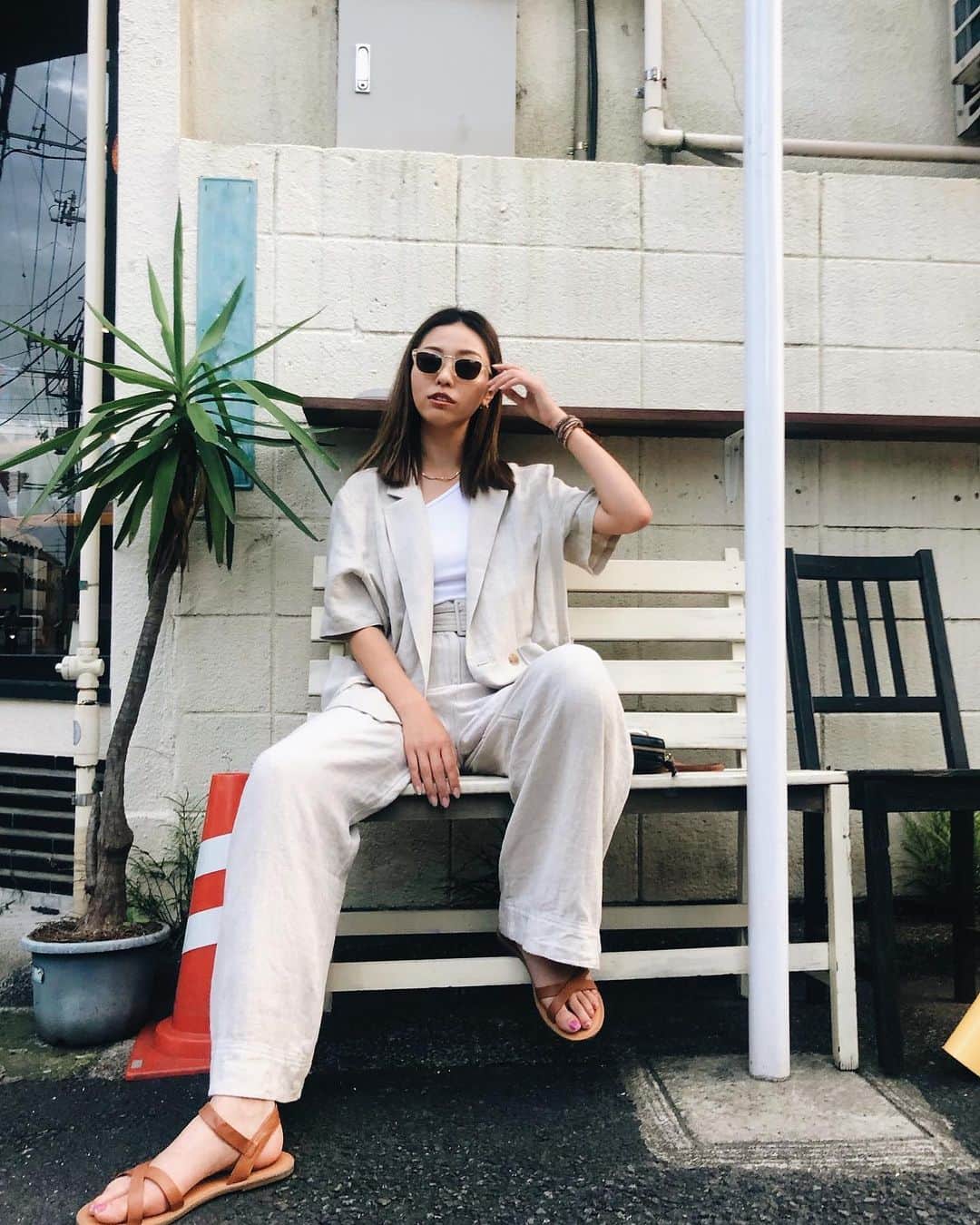 岩崎志保のインスタグラム：「🏝 . 別々で買ったけどラッキーなことに色味ピッタリ💯 なのでセットアップっぽく着てみた。  #shihosstlye🦄」