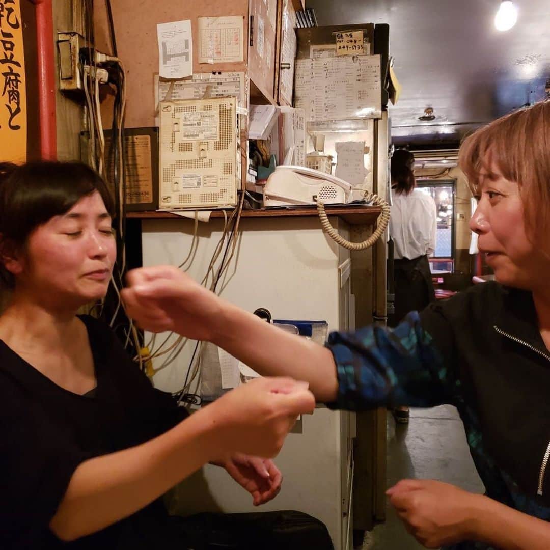 本田みずほさんのインスタグラム写真 - (本田みずほInstagram)「昨日16時から ゆっこさんと美月さんと 呑んで食べてペチャクチャして笑った！！！ めちゃくちゃ楽しかった💖 同じ年だしお仕事仲間だし 本当ね、2人にはなんでも言えて共感できてすんばらしいメンバー💖 最高な時間だった！！！ ゆっこさんと私何話してるんだろう？！🤣🤣🤣 . #武内由紀子 #本田みずほ」6月19日 18時04分 - mizuhonda0422