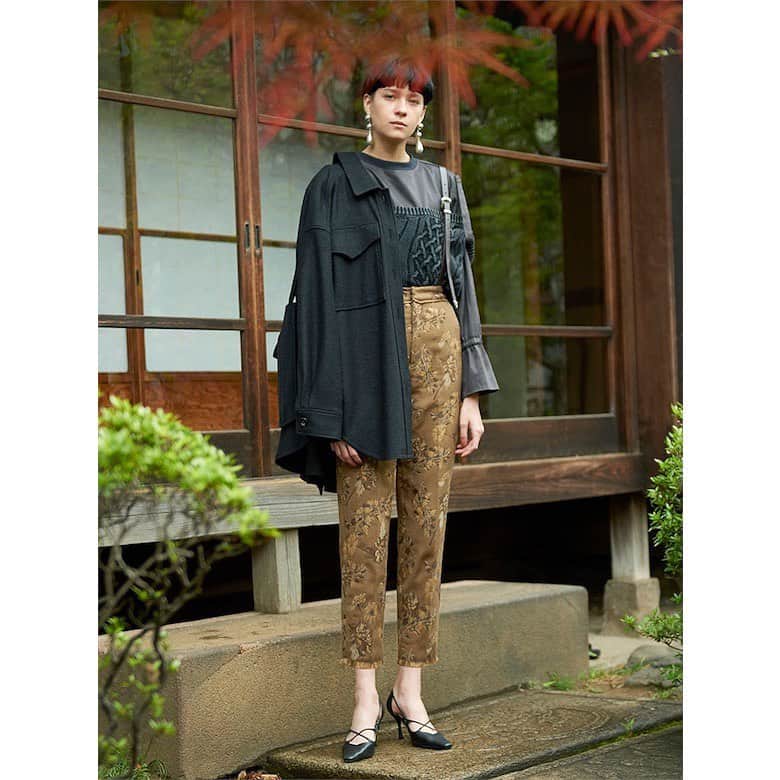 Ameri vintageさんのインスタグラム写真 - (Ameri vintageInstagram)「PRE ORDER of 2019 Autumn&Winter Collection . VIOLET NOBLE 2WAY PANTS. ¥18,500+tax. . There are many other pre-order items. Check the pages of Coming Soon on our online!! . ------------------------------------ ONLINE STORE. 06.20(thu.)12:00-06.24(mon.)13:00. . DAIKANYAMA STORE 06.20(thu.)-06.21(fri.). . SHINJUKU STORE 06.22(sat.)-06.24(mon.). . SHINSAIBASHI STORE 06.20(thu.)-06.24(mon.). ------------------------------------ . #ameri #amerivintage #2019aw #shopping #fashion #japan」6月19日 18時04分 - amerivintage