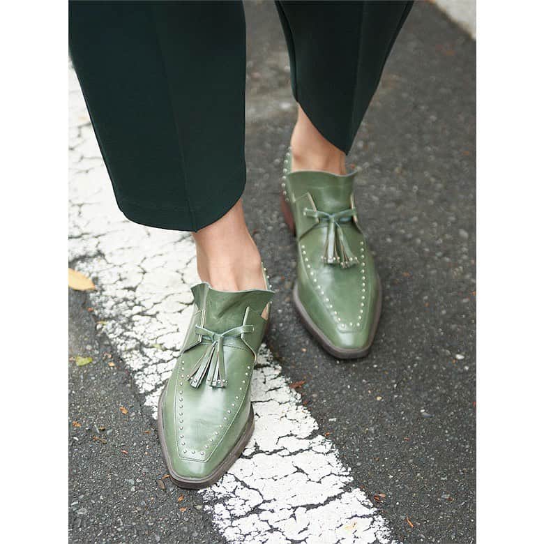Ameri vintageさんのインスタグラム写真 - (Ameri vintageInstagram)「PRE ORDER of 2019 Autumn&Winter Collection . STUDS TASSEL LOAFER. ¥24,000+tax. . There are many other pre-order items. Check the pages of Coming Soon on our online!! . ------------------------------------ ONLINE STORE. 06.20(thu.)12:00-06.24(mon.)13:00. . DAIKANYAMA STORE 06.20(thu.)-06.21(fri.). . SHINJUKU STORE 06.22(sat.)-06.24(mon.). . SHINSAIBASHI STORE 06.20(thu.)-06.24(mon.). ------------------------------------ . #ameri #amerivintage #2019aw #shopping #fashion #japan」6月19日 18時05分 - amerivintage