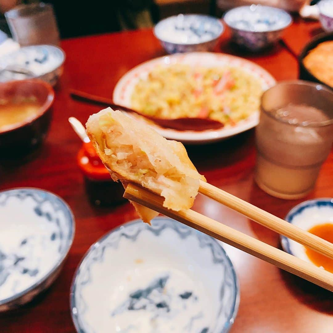 瀬口かなさんのインスタグラム写真 - (瀬口かなInstagram)「#餃務報告 です🥟 餃子を求めて小倉へ✨  餃子好きな友達と一緒に行ったよ〜😚 一口餃子で皮も薄くてパリパリ！好きなやつ！永遠と食べれる🙏  炊き餃子も美味しかった〜〜😍💯 #小倉 #餃子 #gyoza #小倉グルメ #炊き餃子 #鉄なべ #鉄なべ餃子 #一口餃子」6月19日 18時10分 - seguchikana