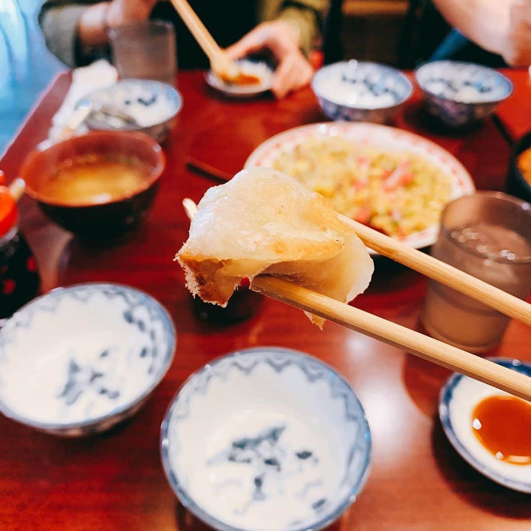 瀬口かなさんのインスタグラム写真 - (瀬口かなInstagram)「#餃務報告 です🥟 餃子を求めて小倉へ✨  餃子好きな友達と一緒に行ったよ〜😚 一口餃子で皮も薄くてパリパリ！好きなやつ！永遠と食べれる🙏  炊き餃子も美味しかった〜〜😍💯 #小倉 #餃子 #gyoza #小倉グルメ #炊き餃子 #鉄なべ #鉄なべ餃子 #一口餃子」6月19日 18時10分 - seguchikana