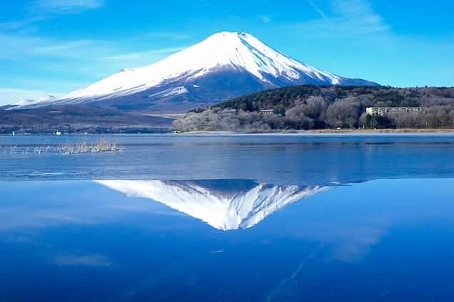 asoview! さんのインスタグラム写真 - (asoview! Instagram)「目の前に雄大な富士山を望む絶景カヌーツーリング。 .⁣⠀ 富士山が目の前に見える最高のロケーションで優雅なカヌー体験。全方位を自然に囲まれ、心も体もリフレッシュできます。 .⁣⠀ カヌーは安定感があるため、4歳のお子さんから体験可能です。家族やカップルでゆったりとしたカヌー体験を満喫してみてはいかがでしょうか。⁣⠀ . ≕≔≕≔≕≔≕≔≕≔≕≔≕≔≕≔≕≔≕≔⁣⠀ 🌏Location @山中湖⠀ 🏃Organizer is WATER CRAB 📷Picture by WATER CRAB⠀ ≕≔≕≔≕≔≕≔≕≔≕≔≕≔≕≔≕≔≕≔⁣⠀ .⁣⠀ 🏄全国1万9千件以上の遊び紹介中⛺⁣⠀ @asoview⁣⠀ .⁣⠀ あなたの体験の思い出を#アソビューのハッシュタグをつけて教えてください♪⁣⠀ . ステキな投稿はasoview!や @asoviewでご紹介させていただきます❤⁣⠀」6月19日 18時11分 - asoview