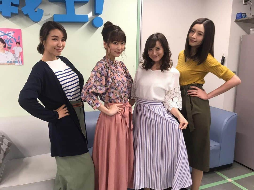 日本テレビ　ドラマ「白衣の戦士！」のインスタグラム：「‪🏥今夜放送‼️最終回🚑‬﻿ ナースの私服ショー👗✨﻿ みんなでポーズきめてみました😉💕﻿ #ナースの私服 ﻿ #どのコーディネートがお好み？﻿ #片瀬那奈 #鈴木紗理奈﻿ #小松彩夏 #山﨑萌香﻿ #白衣の戦士﻿ #最終話 #今夜10時 #見てね﻿ #日テレ ﻿ 【はるか&夏美のFashion Check】﻿ https://www.ntv.co.jp/hakui/fashion/」