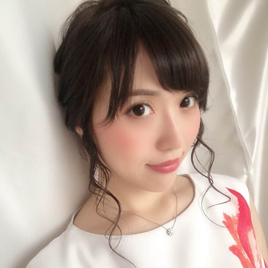 のインスタグラム：「ヘアセットしてきたよん💕 . . 今回はまなみさんにセットして頂きました(^^)ありがとうございます❤️ . . #cupolaomotesando #クーポラ  #クーポラ表参道 #ヘアセット #ヘアアレンジ #綺麗 #可愛い #かわいい #アップ #アップスタイル #アップヘア #ルーズアップ #ふわふわ #女子 #モチベーションアップ #おすすめ #お出かけ #綺麗め #japanese #hairarrange #good #お洒落女子 #お洒落さんと繋がりたい」
