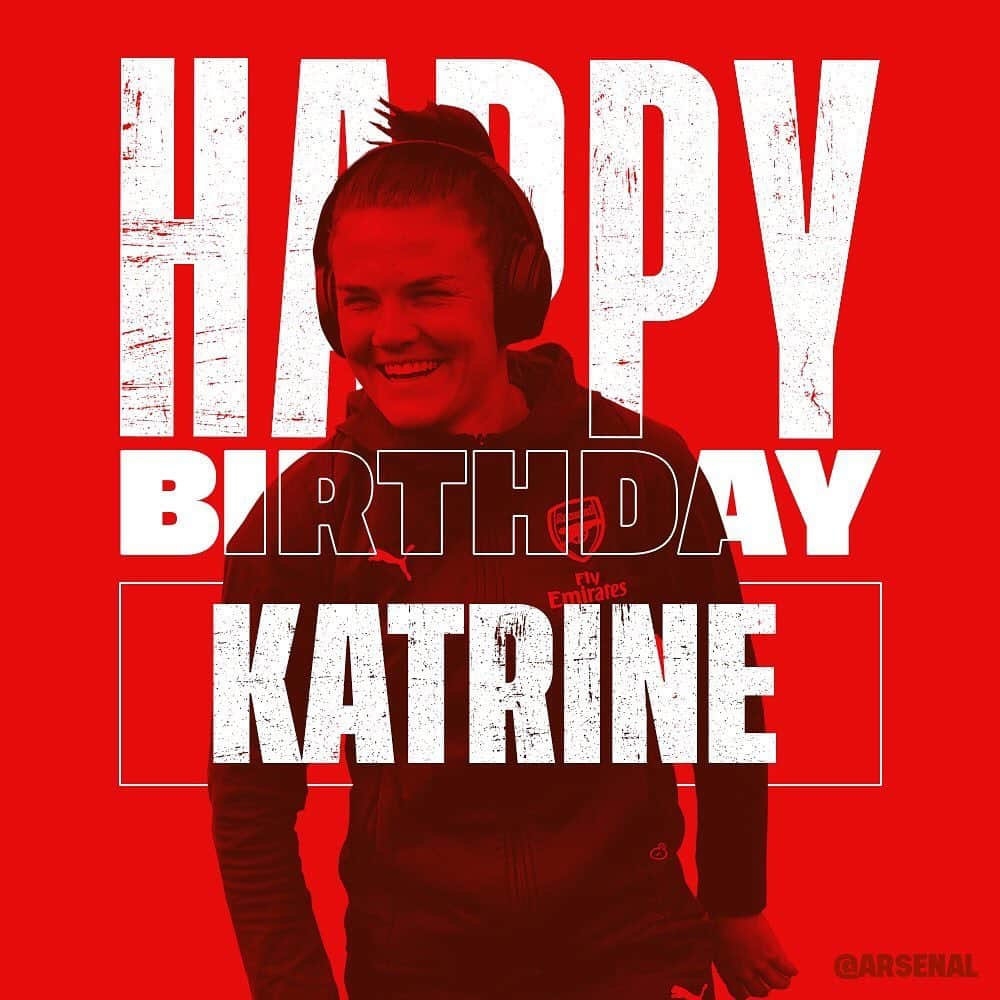 Arsenal Ladiesさんのインスタグラム写真 - (Arsenal LadiesInstagram)「Happy birthday to you, @katrinevejsgaardveje 🎉 #ArsenalWomen #AWFC #Arsenal」6月19日 18時32分 - arsenalwfc