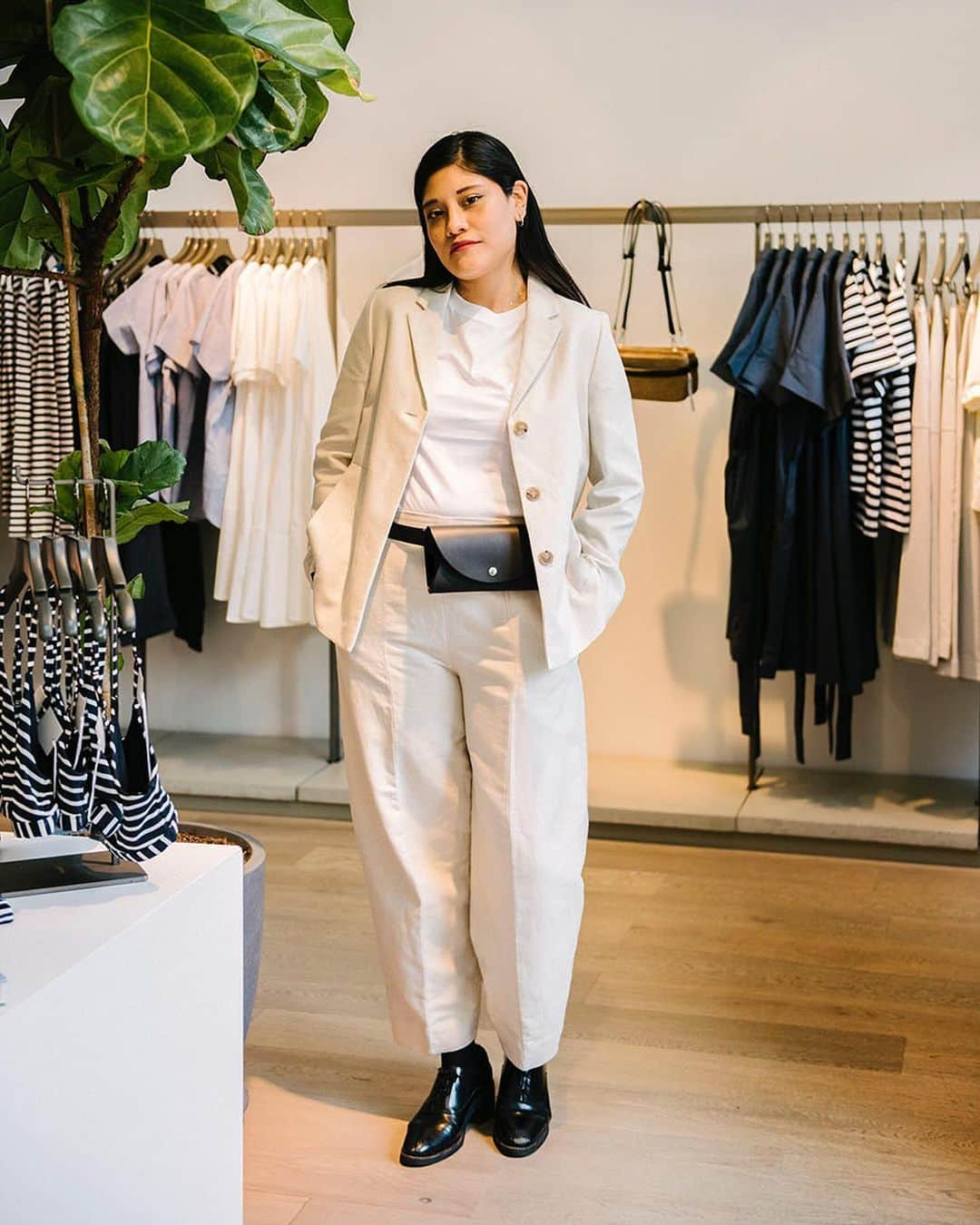 コスさんのインスタグラム写真 - (コスInstagram)「COS by you: our team at our Spring St store in New York share what they're wearing now. Show how you wear COS by tagging @cosstores in your photos #cosstores」6月19日 18時27分 - cosstores