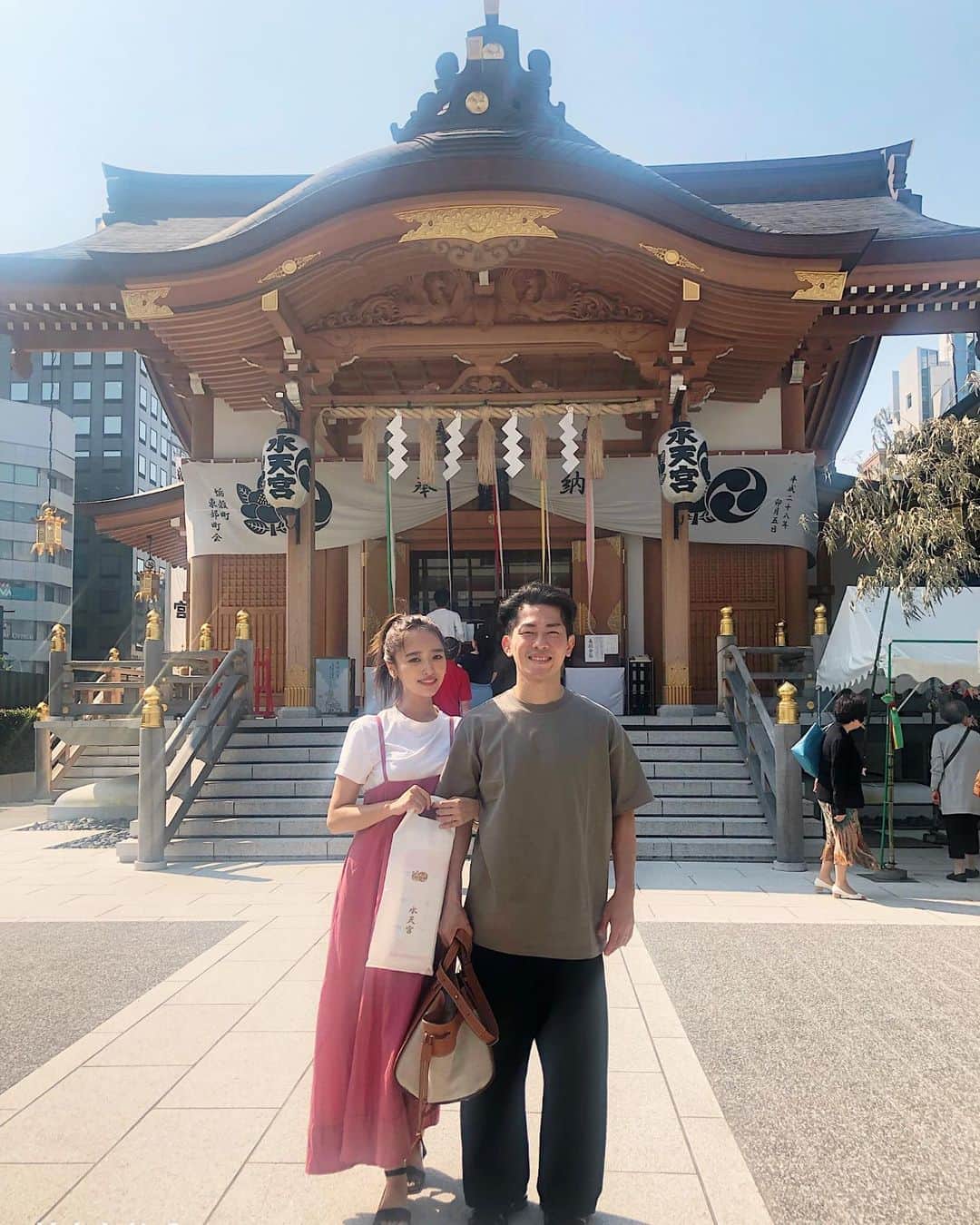 近藤千尋のインスタグラム：「十愛の時と同じ水天宮へ⛩ 戌の日には行けませんでしたが やっと安産祈願へ行けました👶✨ 性別もほぼ確定と言われました❤️ 性別は、、、女の子でした🥰❗️❗️ どんな姉妹になるのか今から楽しみです👨‍👩‍👧‍👧 話しかけてくださったご夫婦と 撮り合いっこしました☺️笑 ありがとうございました🙇‍♀️✨ #安産祈願 #水天宮」