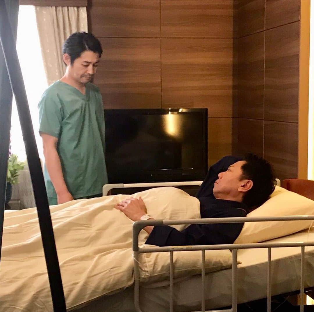 日本テレビ　ドラマ「白衣の戦士！」のインスタグラム：「‪🏥今夜放送‼️最終回🚑‬ 入院患者・五十嵐(#東幹久)の緊急手術を担当した柳楽先生(#安田顕)。術後、五十嵐の異変に気付いて… #その原因は？ #白衣の戦士 #最終話 #今夜10時 #見てね #日テレ」