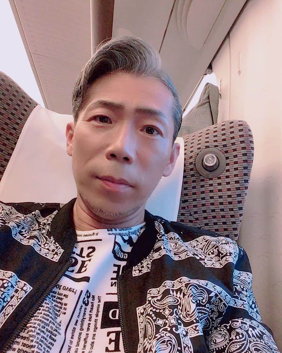火口秀幸のインスタグラム：「#大阪  向かいまぁす #KEREN #cooljapanparkOSAKA #WWホール #吉本坂46 #RED #HIDEBOH」