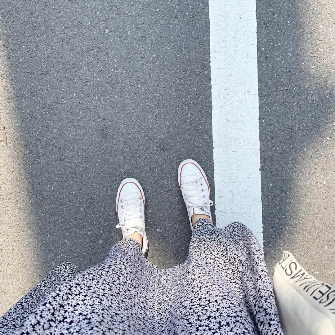 佐藤友子さんのインスタグラム写真 - (佐藤友子Instagram)「今日はめずらしくマキシ丈の小花柄のワンピースを着ました。 一年じゅう、ほとんどがパンツスタイルなので、たまに着ると気分があがりますね😌」6月19日 19時09分 - tomokosato_hokuohkurashi