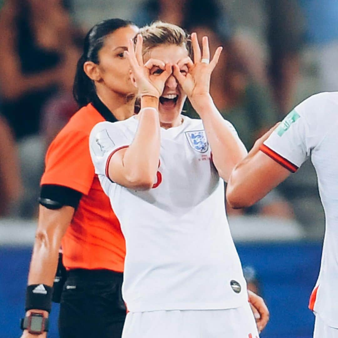 マンチェスター・シティFCさんのインスタグラム写真 - (マンチェスター・シティFCInstagram)「👓 We see you, @ellsbells89 . #mancity #fifawwc」6月20日 6時11分 - mancity