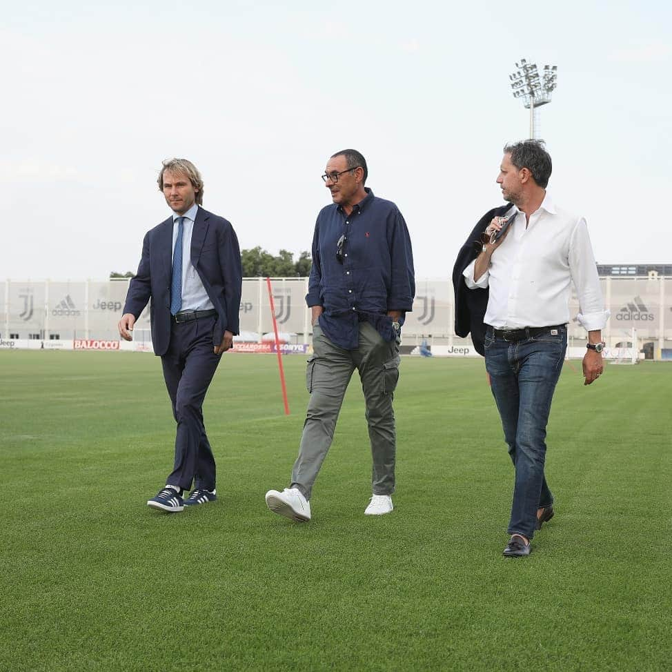 ユヴェントスFCさんのインスタグラム写真 - (ユヴェントスFCInstagram)「The first steps as a Juventus manager for Maurizio Sarri ⚪⚫ #WelcomeSarri」6月20日 4時41分 - juventus