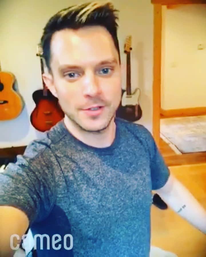イーライ・リエブのインスタグラム：「Come find me on @cameo!  www.cameo.com/elilieb」