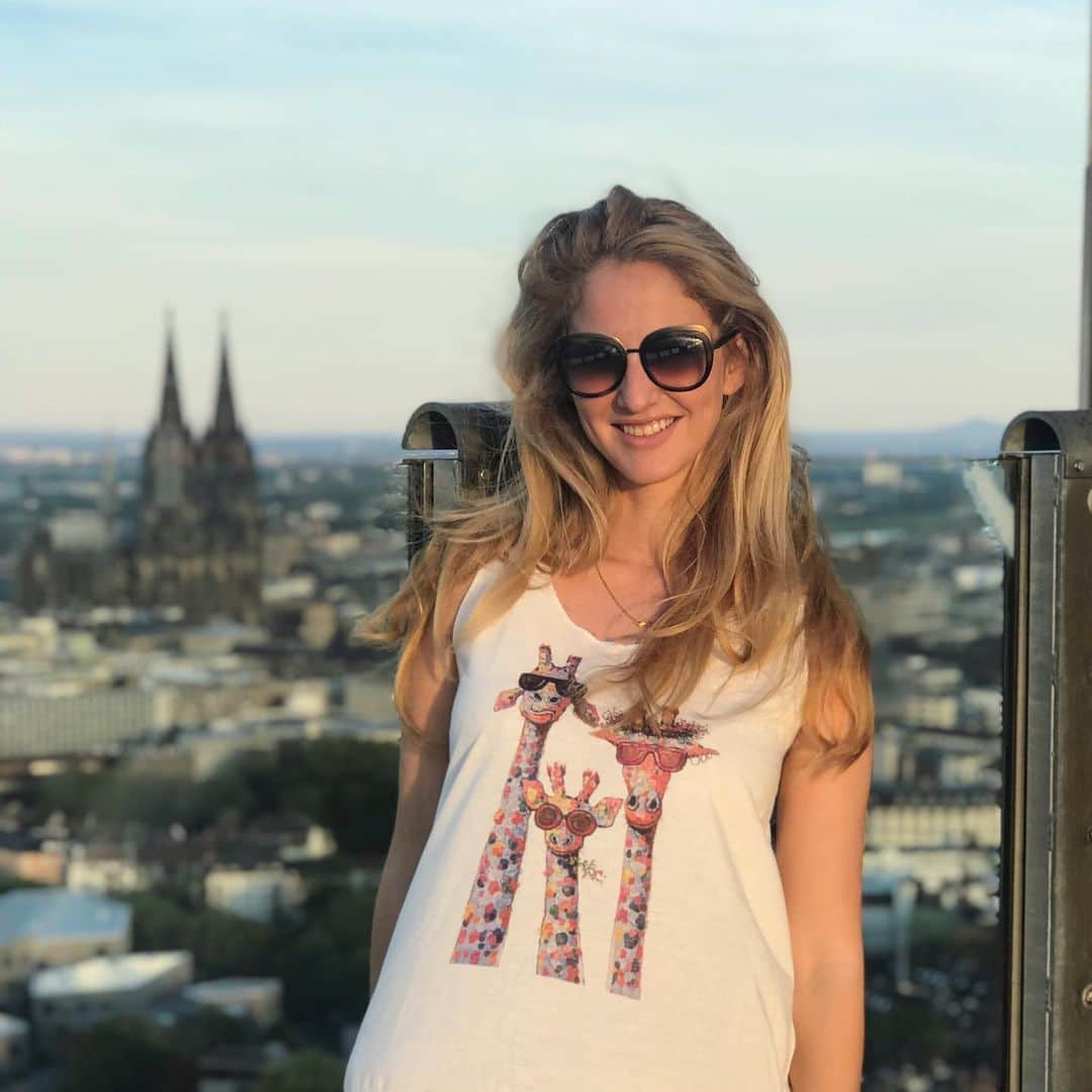 ホフマン・ノーラのインスタグラム：「😎」