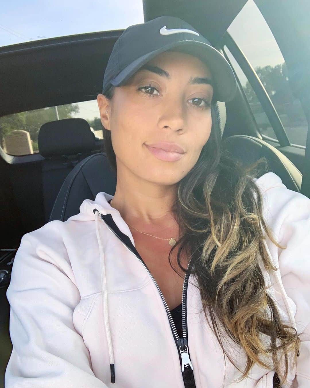 シャイエン・ウッズのインスタグラム：「Somewhere between Ari Lennox and YG.  What are you all listening to?」