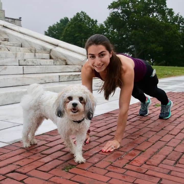 マリッサ・キャステリのインスタグラム：「Nothing beats 5:27am workout with your bestie! Photo cred. @track484 . . . . . *#novemberproject #rhodeisland #pvd #providencerhodeisland #novemberprojectpvd #shichonsofinstagram #runningmotivation」