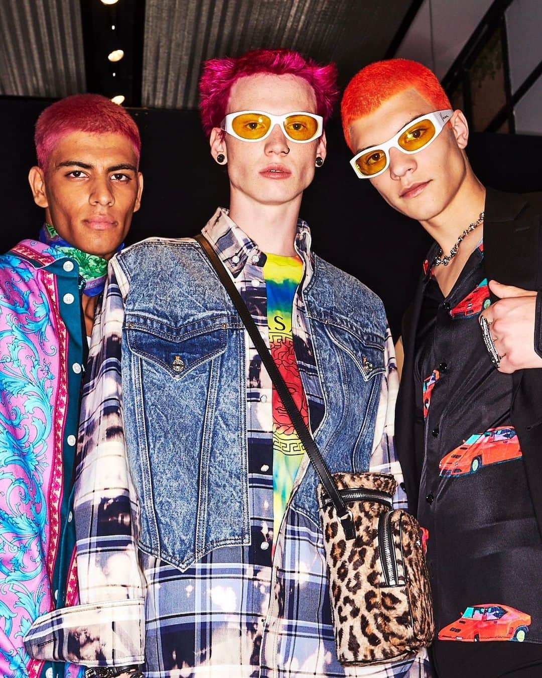 ジャンニヴェルサーチさんのインスタグラム写真 - (ジャンニヴェルサーチInstagram)「Behind the scenes of the #VersaceSS20 runway, styling draws inspiration from The Prodigy. Tie-dye and denim are paired with sunglasses that feature brightly colored lenses. Discover more through the link in bio.」6月20日 5時16分 - versace