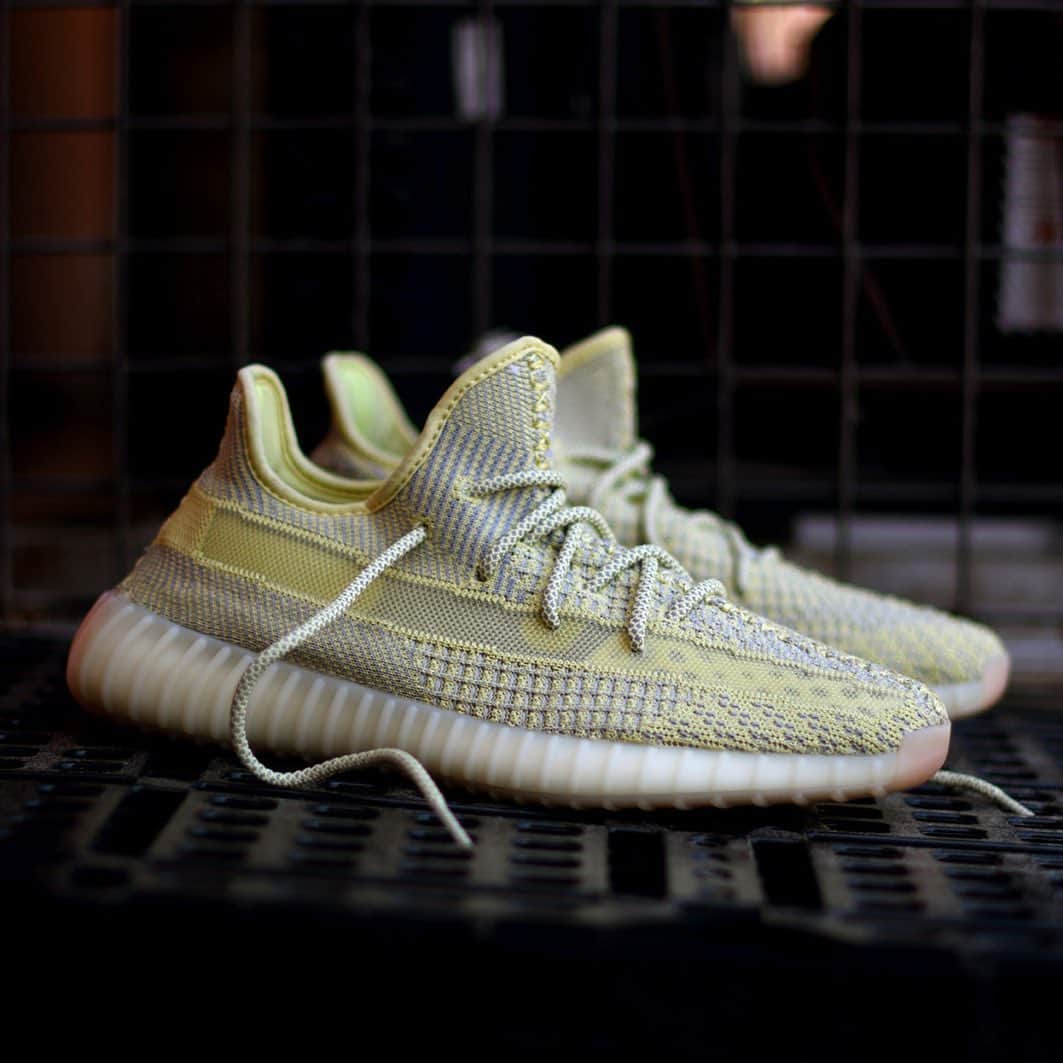 Sneaker Newsさんのインスタグラム写真 - (Sneaker NewsInstagram)「Are you ready? The adidas Yeezy Boost 350 v2 “Antlia” (non-reflective) releases this Saturday, 6/22 exclusively in Europe, Russia, and Ukraine. For a full store/raffle list, tap the link in our bio. 📸: @snkrs」6月20日 5時22分 - sneakernews