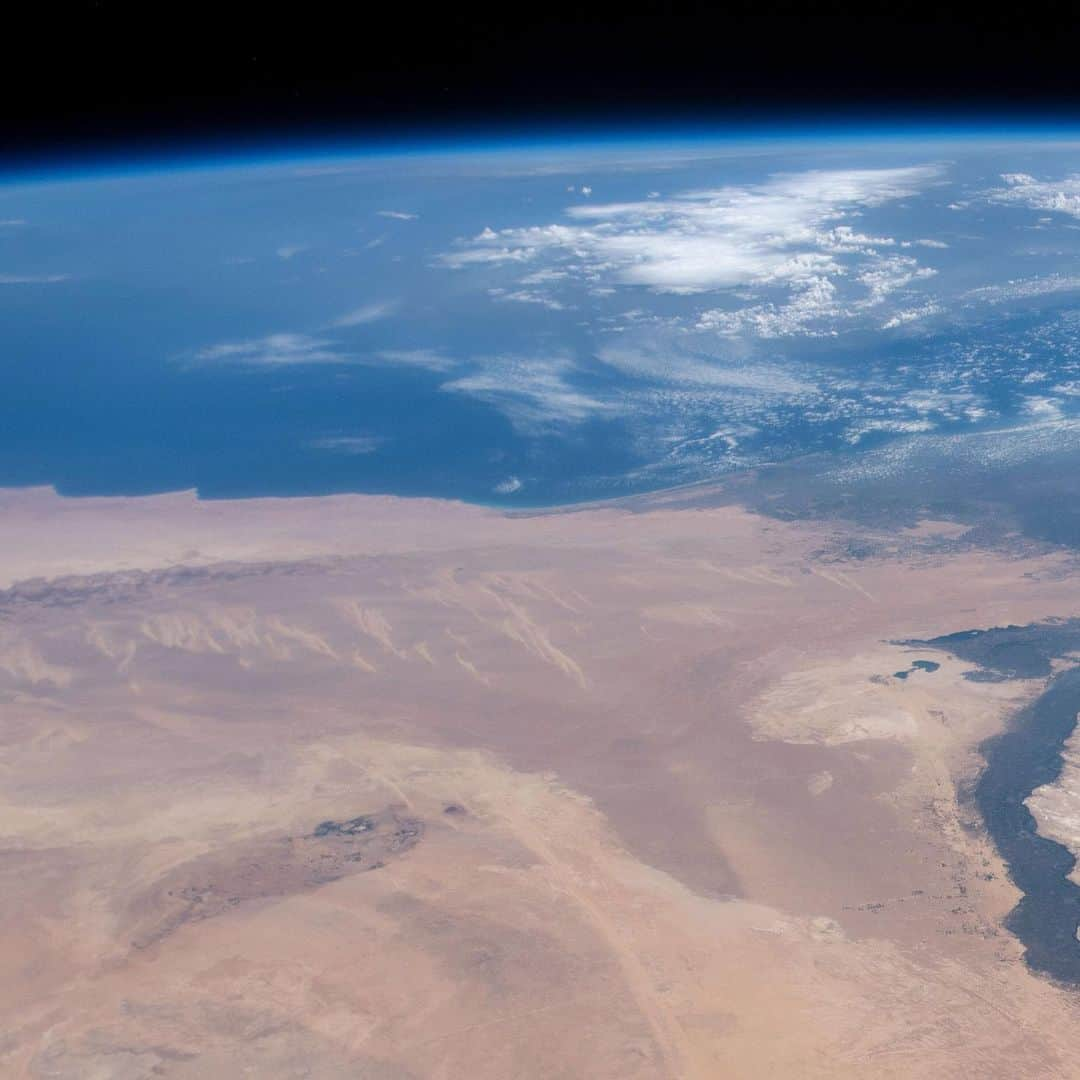 国際宇宙ステーションさんのインスタグラム写真 - (国際宇宙ステーションInstagram)「The Nile River, Red Sea and Mediterranean Sea are contrasted by the desert nations of Egypt, Saudi Arabia, Israel and Jordan as the International Space Station orbits 254 miles above Africa. #nasa #international #space #station #middleeast #nileriver #redsea #mediterranean #sea #egypt #saudiarabia #israel #jordan #desert」6月20日 5時36分 - iss