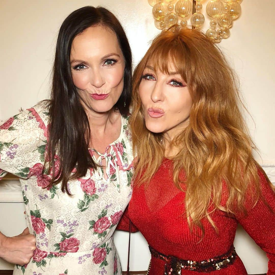 シャーロット・ティルベリーさんのインスタグラム写真 - (シャーロット・ティルベリーInstagram)「Darlings, I had a magical afternoon at @annabelsmayfair hosting my #HotLips Tilbury Tea with @womenforwomen @britafs! The tea celebrated the upcoming launch of my NEW! #HotLips 2 lipstick collection, our £1 million pledge to @womenforwomen and my #HappyKiss social campaign!  My MESMERISING, NEW! lipsticks are inspired by 11 incredible, iconic women and men... the SUITS-ALL collection launches TOMORROW!! Which #HOTLIPS 2 will you choose darlings? 💄💋💄💋💄💋💄💋」6月20日 5時41分 - charlottetilbury