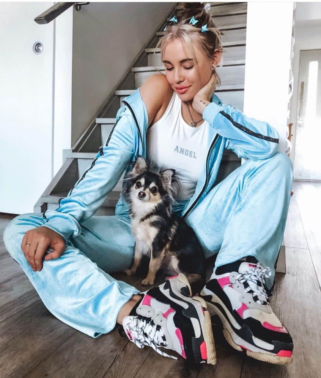 tiger Mistさんのインスタグラム写真 - (tiger MistInstagram)「⭐️ TM cutie @kassidyylane is styled in our Lavina hoodie and track pant set with the Angel tank underneath ⭐️」6月20日 5時49分 - tigermist