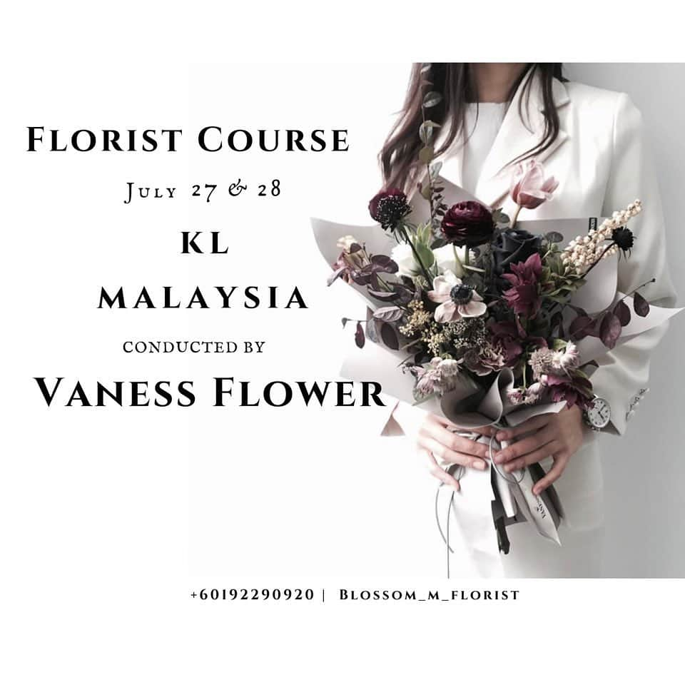 플로리스트 이주연 florist Lee Ju Yeonさんのインスタグラム写真 - (플로리스트 이주연 florist Lee Ju YeonInstagram)「. . Malaysia!! I know you have been waiting for this. I have received more requests for Malaysia that I  ever could have imagined☺️ For this Florist Course, I’ve specially customised a course to learn about florist hot selling items that suits Malaysia’s market 💓 . 🎁Another great news!! Each participants entitled a chance to win Premium Korea Florist Tools sponsored by @blossom_m_essentials . For more enquires kindly contact @blossom_m_florist 📞 +60192290920 . ——————————————————————————— .  #vanesscrossoverblossomm 很快就会和大家见面了  对于来临的花艺课程，我特别定制了一个适合马来西亚市场的花店热销产品课程💓 除此之外，每一位参与者都会有机会赢取来自 @blossom_m_essentials 所赞助的韩国进口高级产品🎁 . 欲知更多详情请联络 @blossom_m_florist . . . #vanessflower #vanesscrossoverblossomm #vanessflowerlesson #flowerlesson #flowerclass #vanessinmalaysia #florist #blossom_m_florist #花 #花艺课程 #花艺师 #花艺进修班」6月20日 5時56分 - vanessflower