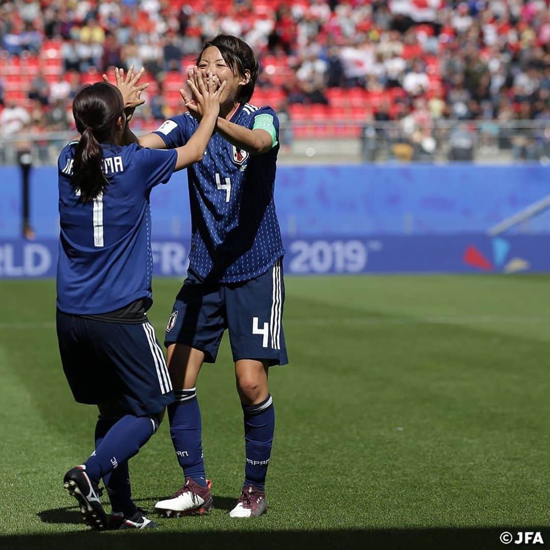 中島依美さんのインスタグラム写真 - (中島依美Instagram)「VSイングランド🏴󠁧󠁢󠁥󠁮󠁧󠁿 21:00kick off (🇯🇵６/20 4:00)  今日も全力で戦います。 応援よろしくお願いします。  #なでしこジャパン #FIFAWWC」6月19日 21時03分 - eminakajima.7