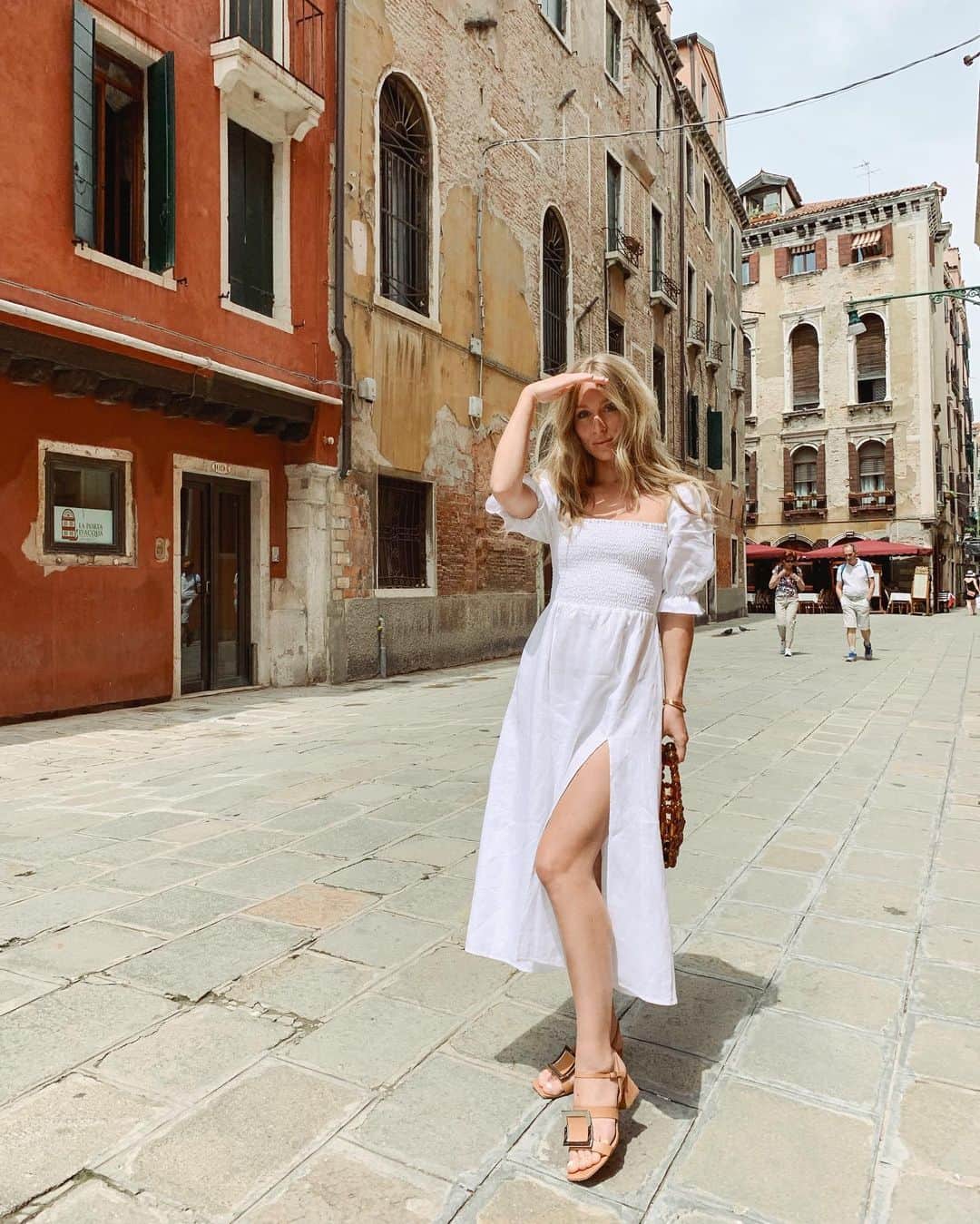 Carin Olssonさんのインスタグラム写真 - (Carin OlssonInstagram)「I’ve found *the* perfect dress for summer and will be living in it for the next couple of months or so, so prepare yourselves for seeing this beauty more than once 😅💛」6月19日 21時08分 - parisinfourmonths