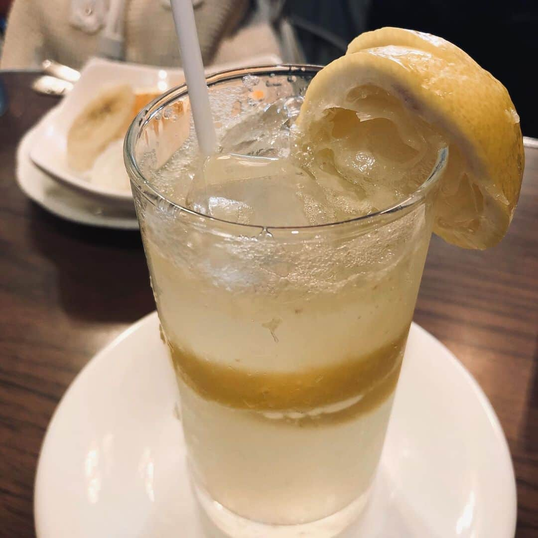 工藤美桜さんのインスタグラム写真 - (工藤美桜Instagram)「🍋🍋🍋 #自分でも作りたい ⠀ #おばあちゃん ⠀ #アイス頼んでたなぁ ⠀ #でも半分くれた ⠀」6月19日 21時19分 - mmio_kudo