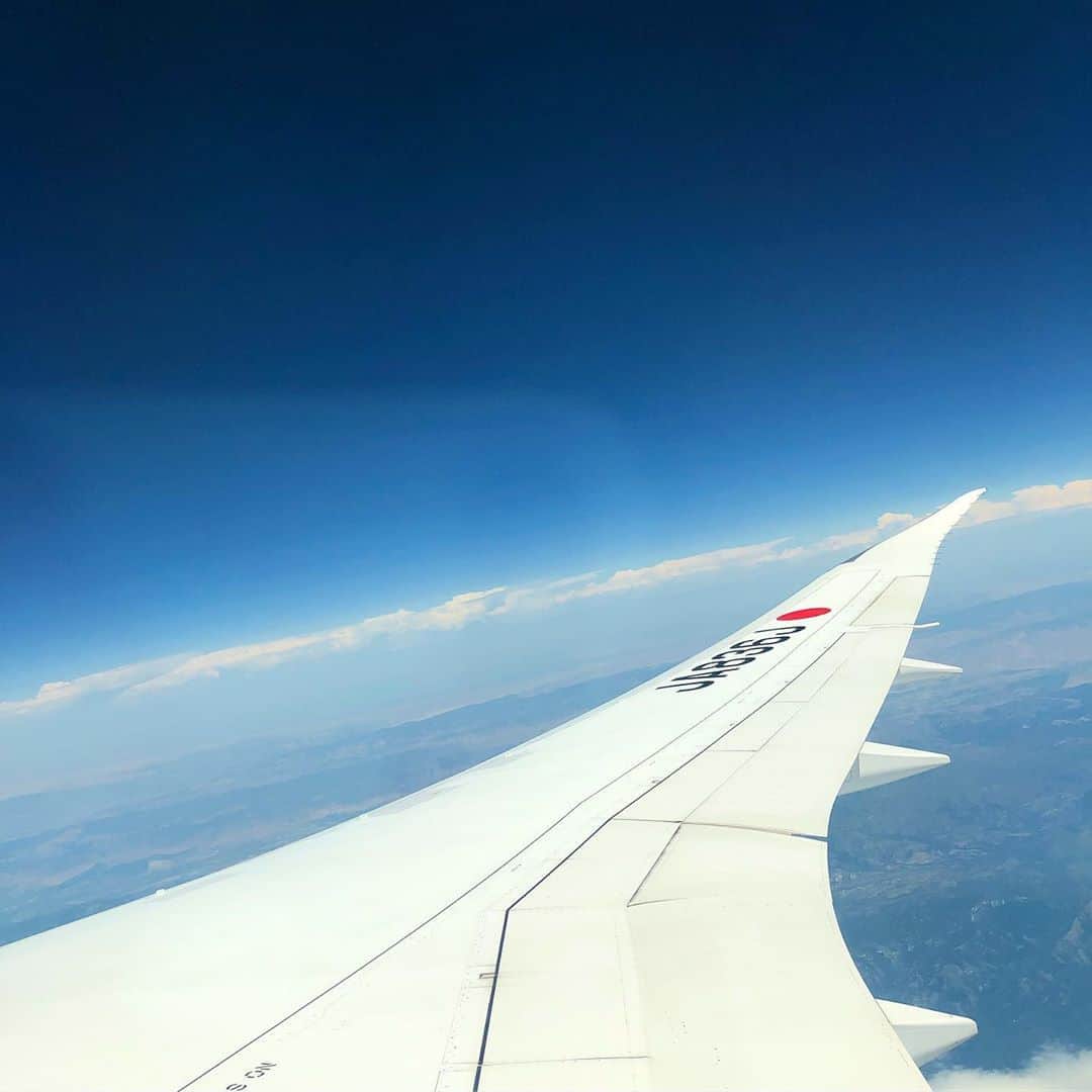 花岡維生のインスタグラム：「I'm back🇯🇵❣️ 2年間のアメリカ生活もあっという間に過ぎ、無事に帰国しました🥰 帰国日の朝、見送りに来てくれた友人の優しさが嬉しくて、お別れが寂しくなってしまいました😢💕 素晴らしい気候と美しいビーチ、いつも親切にしてくれる友人にも恵まれ、最高の2年間でした。 素敵な経験をさせてくれた主人にも感謝です😊❣️ サンディエゴで出会えた最高の友人たちと、またいつか世界のどこかで会える日を楽しみにしています💖 また久しぶりの日本で、家族やお友達に会えると思うと、ワクワクが止まりません😍❤️w ただいまーーー😆💖 #thankyousomuch  #sandiego #サンディエゴ #アメリカ生活 #海外生活 #japan #ただいま」