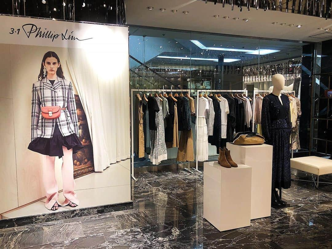 ISETAN PARK netさんのインスタグラム写真 - (ISETAN PARK netInstagram)「＜3.1フィリップリム＞2019年プレフォールコレクションが国内初お披露目！﻿ 国内ではレディ・トゥ・ウエア、シューズ、アクセサリーを含め、初のお披露目の場として先行販売いたします。﻿ ﻿ ＜3.1 Phillip Lim＞2019 PRE-FALLCOLLECTION﻿ 2019.6.19 wed - 6.27 thu 伊勢丹新宿店本館３階＝ウエストパーク/ プロモーション﻿ ﻿ @31philliplim﻿ #31philliplim #philliplim #prefall #fashion #prefall2019 #prefallcollection #isetan #shinjuku #31フィリップリム #フィリップリム #プレフォール #新宿 #伊勢丹 #新宿伊勢丹 #伊勢丹新宿店 #伊勢丹先行発売」6月19日 21時15分 - isetan_shinjuku